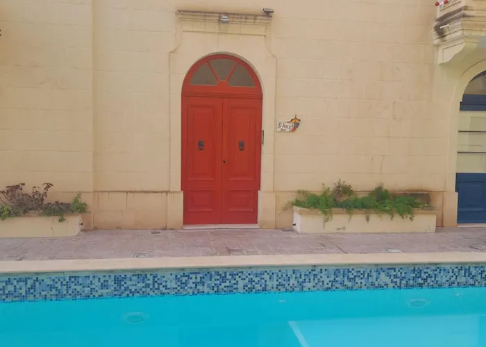 East Breeze Penthouse 아파트